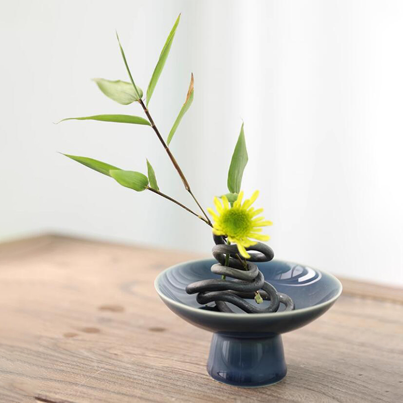 Japanischer Ikebana Kenzan Blu – Flower Frog Pin Bewertung und Preis